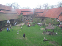 Burg Innenhof zw. den Wirtschaftgebuden