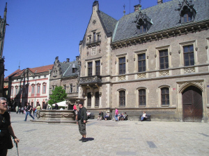 Auf der Burg / Vorplatz Basilika